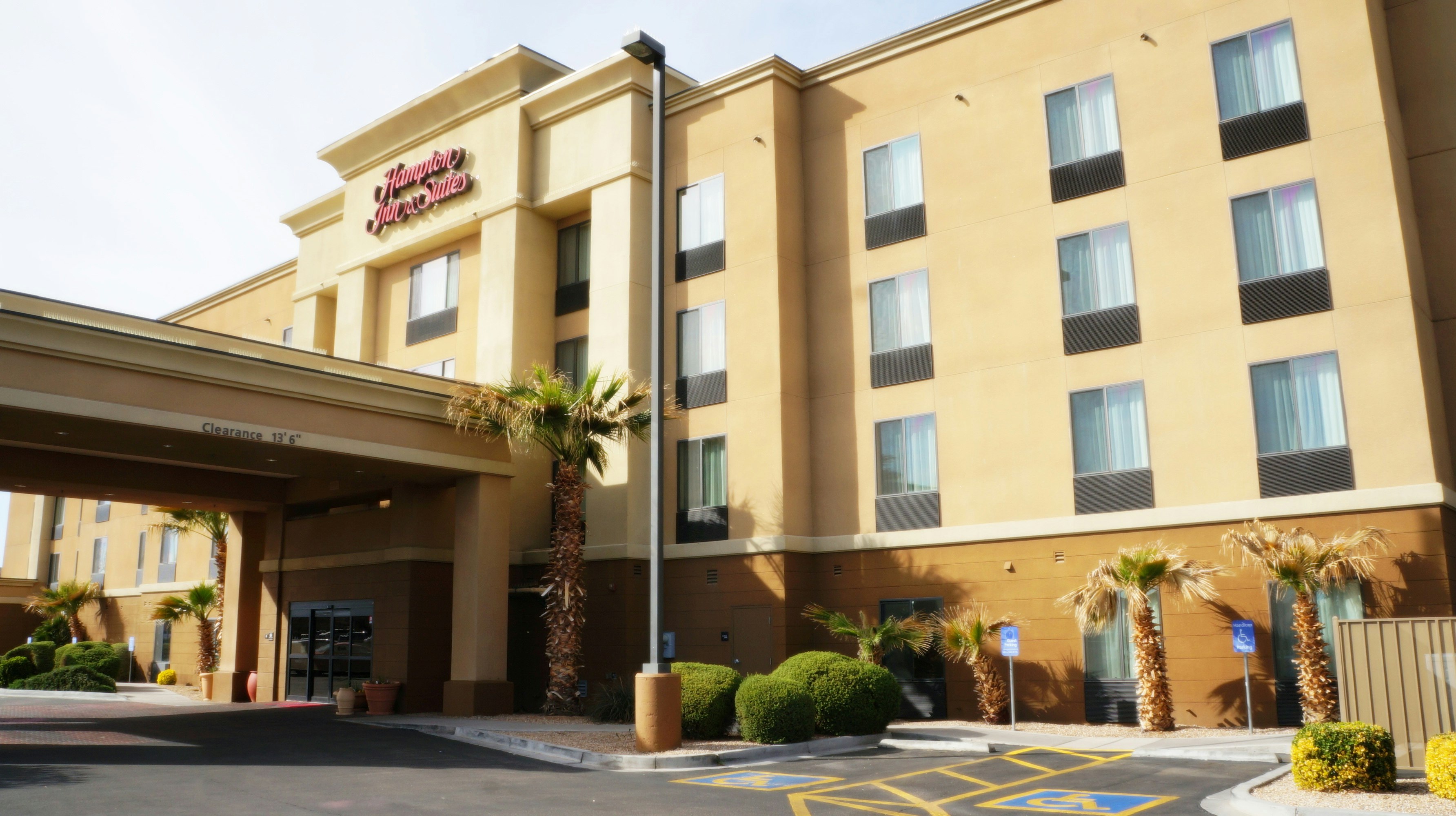 Hampton Inn & Suites Kingman 54/58