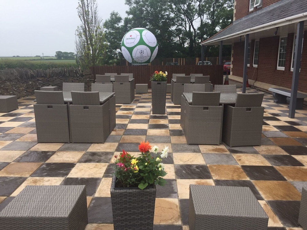 Celtic International Hotel Cardiff Airport 42/45