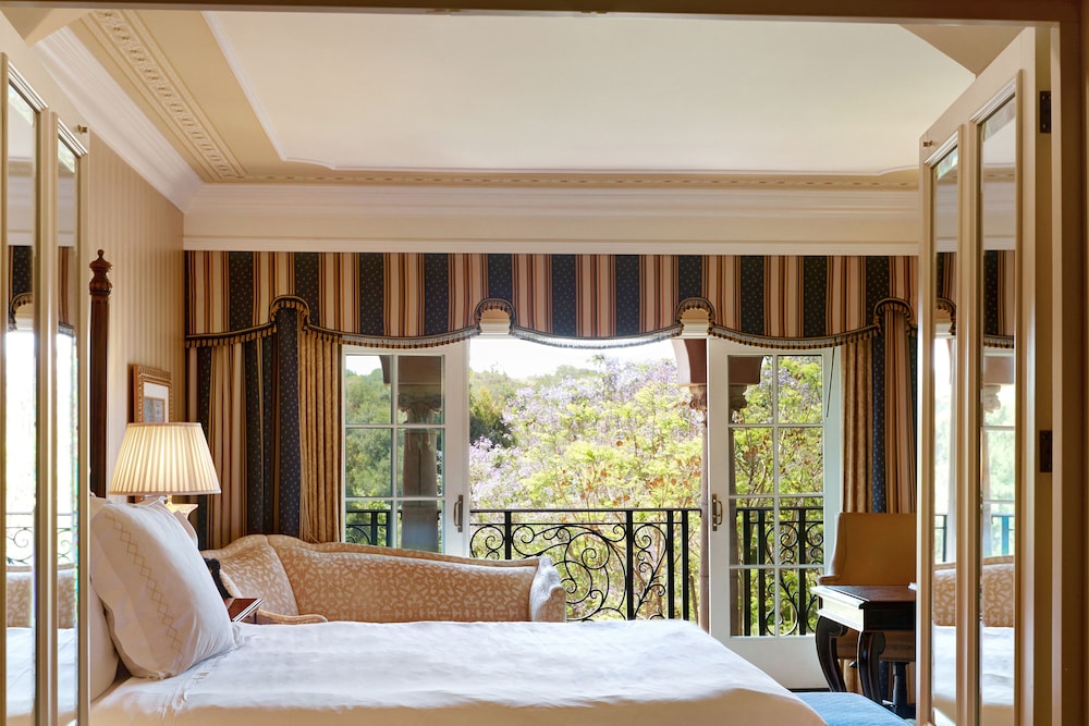 FAIRMONT, KING BED