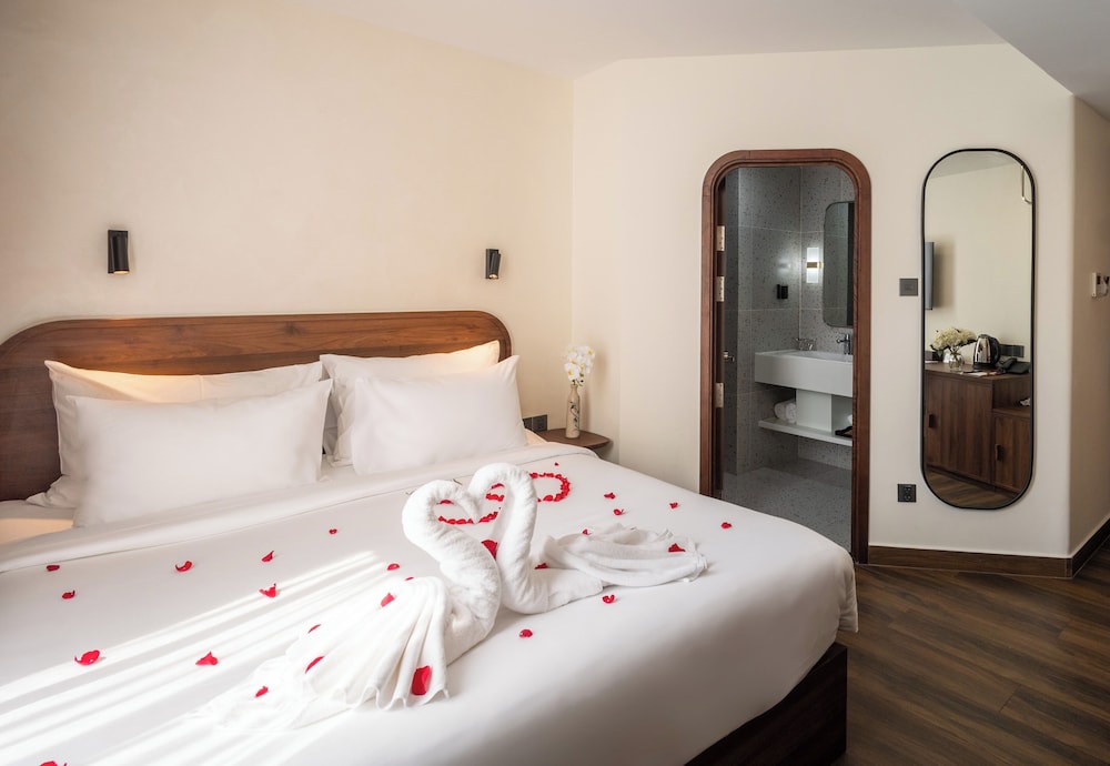 EXECUTIVE, QUEEN BED