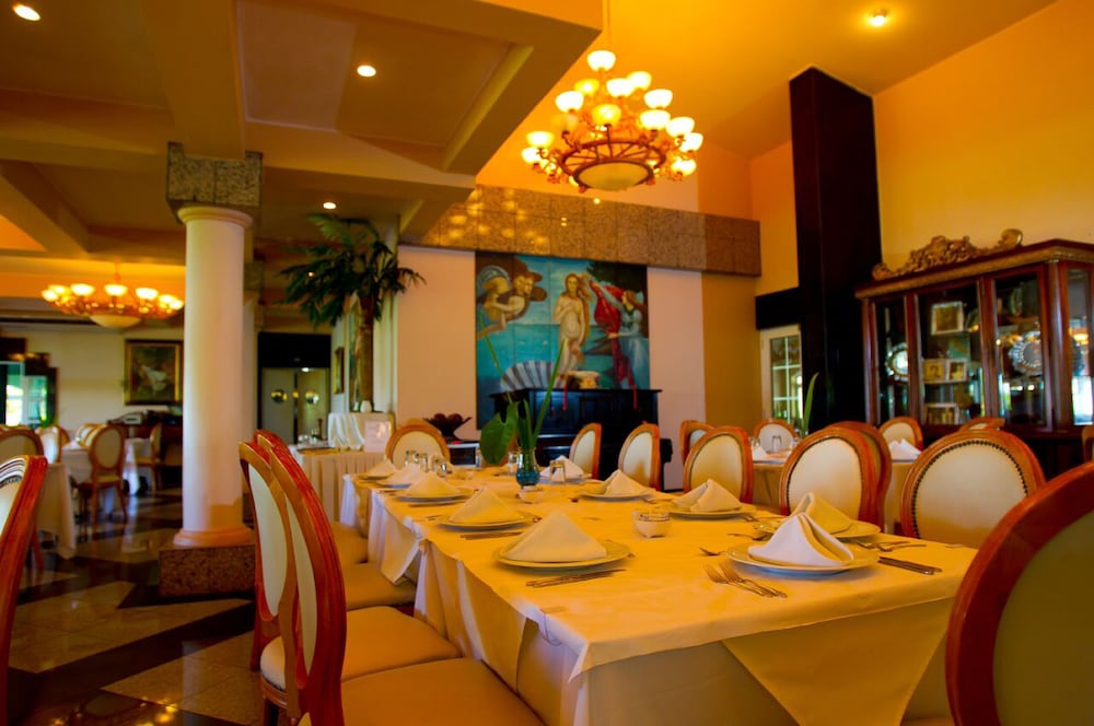 Las Olas Beach Resort 32/50