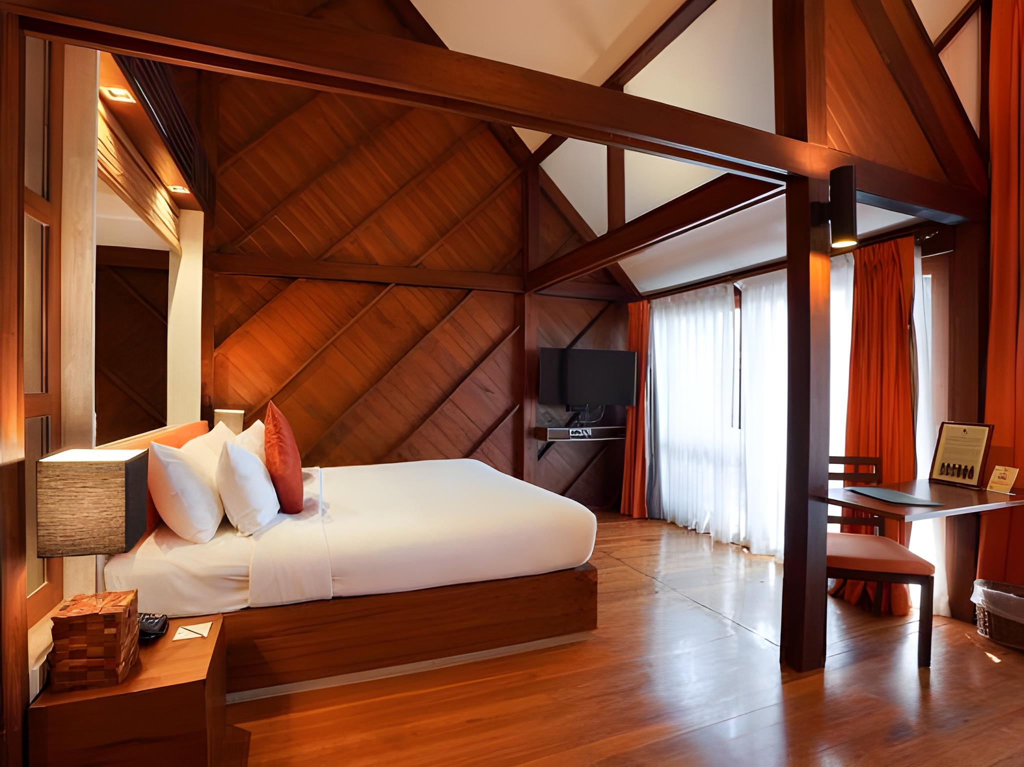 Canopy, Pool, Suite