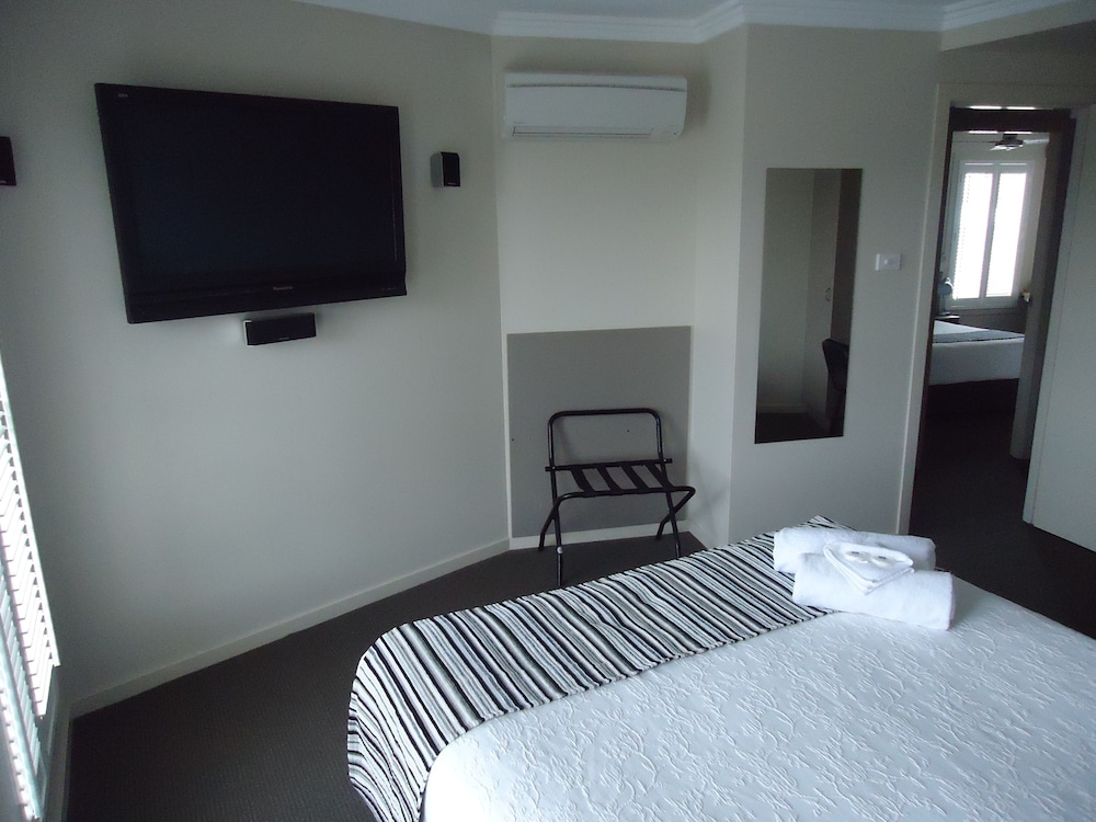 Aston Hill Motor Lodge 10/43