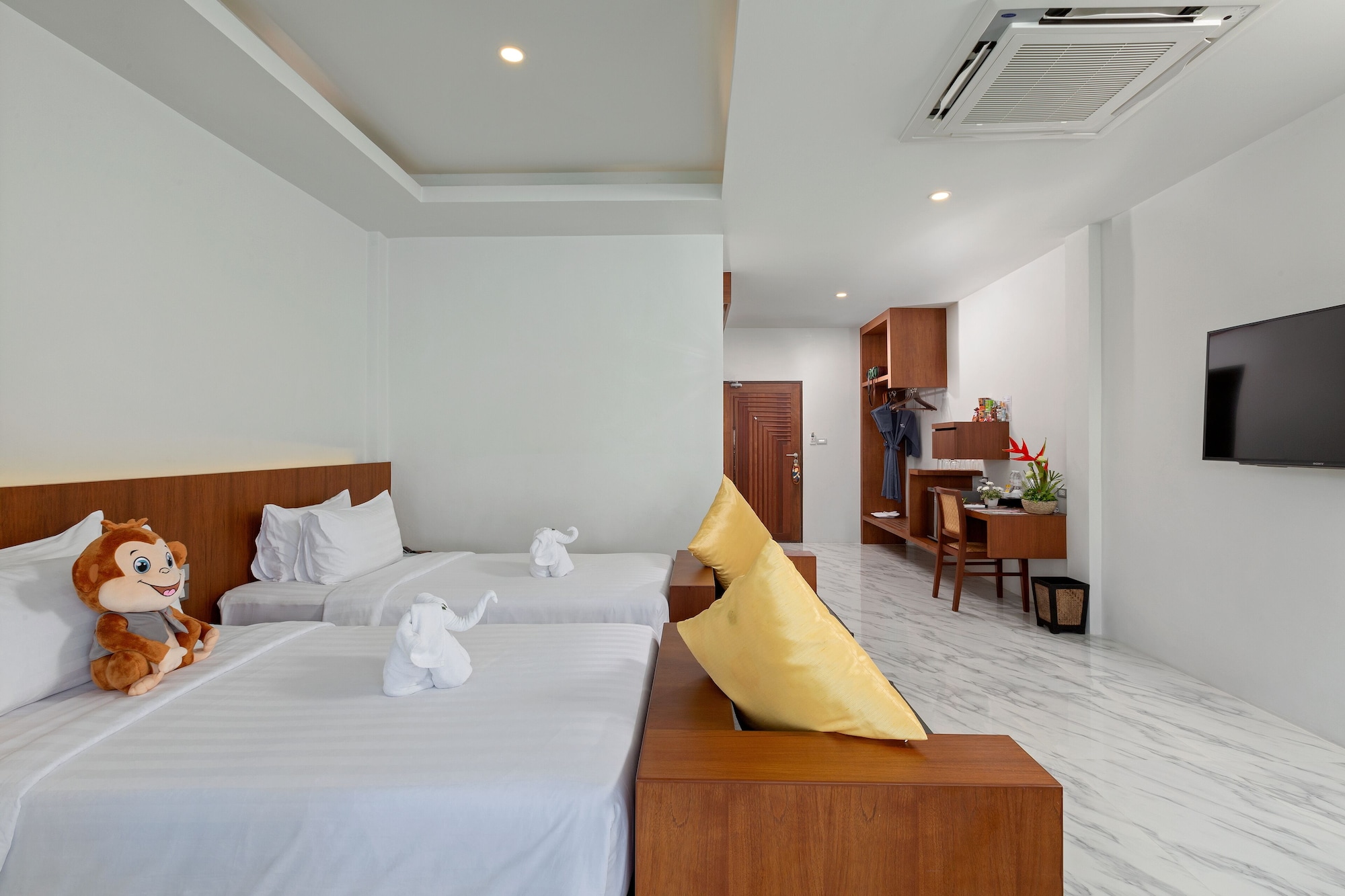 Room at Secret Cliff Resort and Restaurant, KARON BEACH
