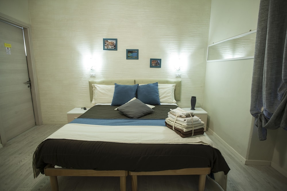 BASIC, QUEEN BED