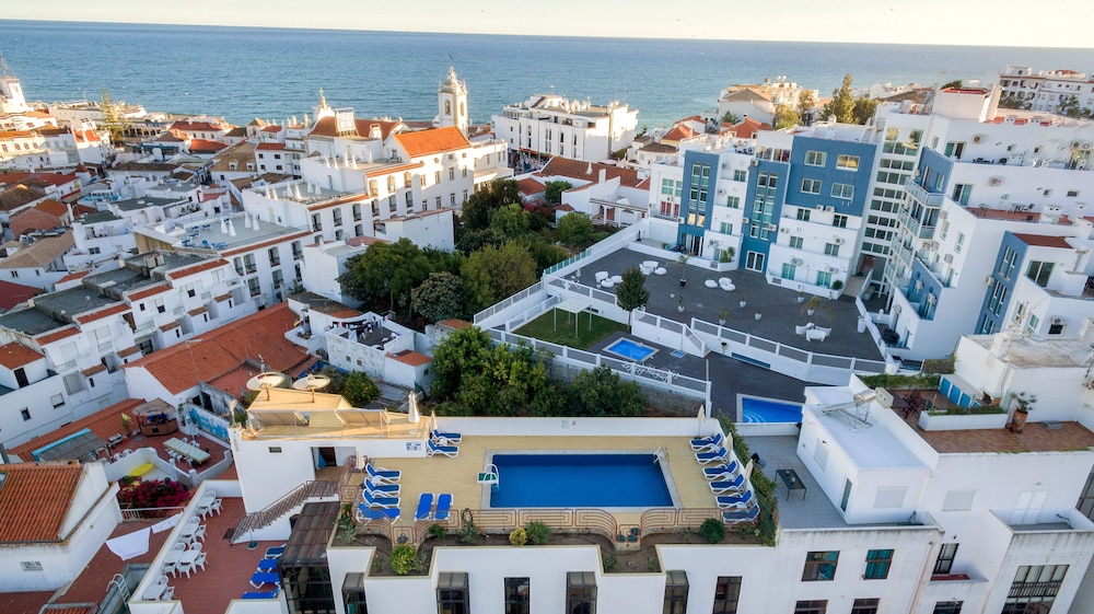 COLINA DO MAR HOTEL 4/32