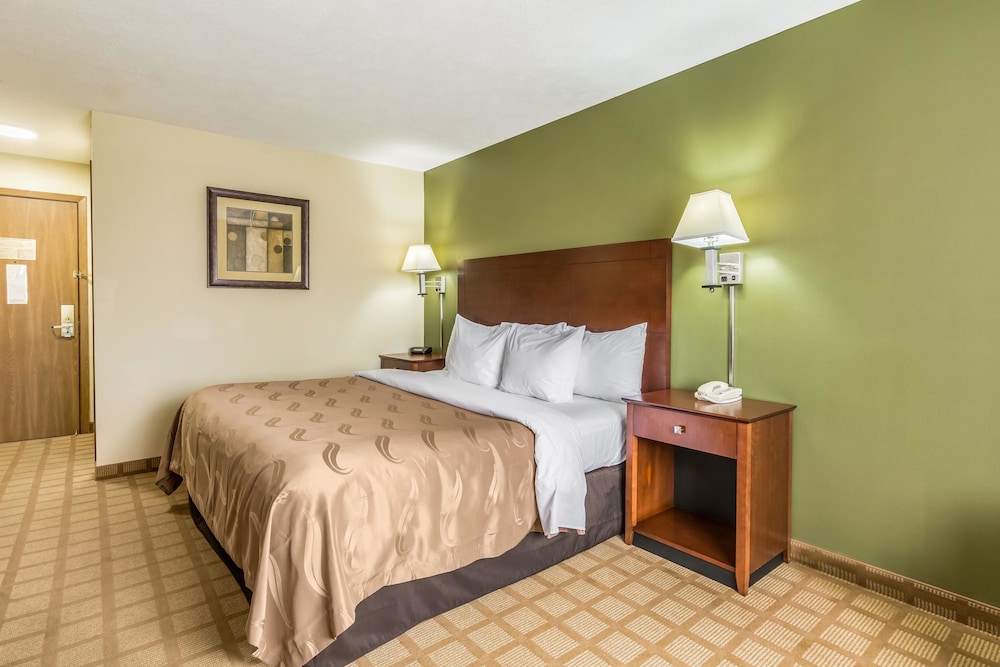 Quality Inn I-74 Batesville 17/41