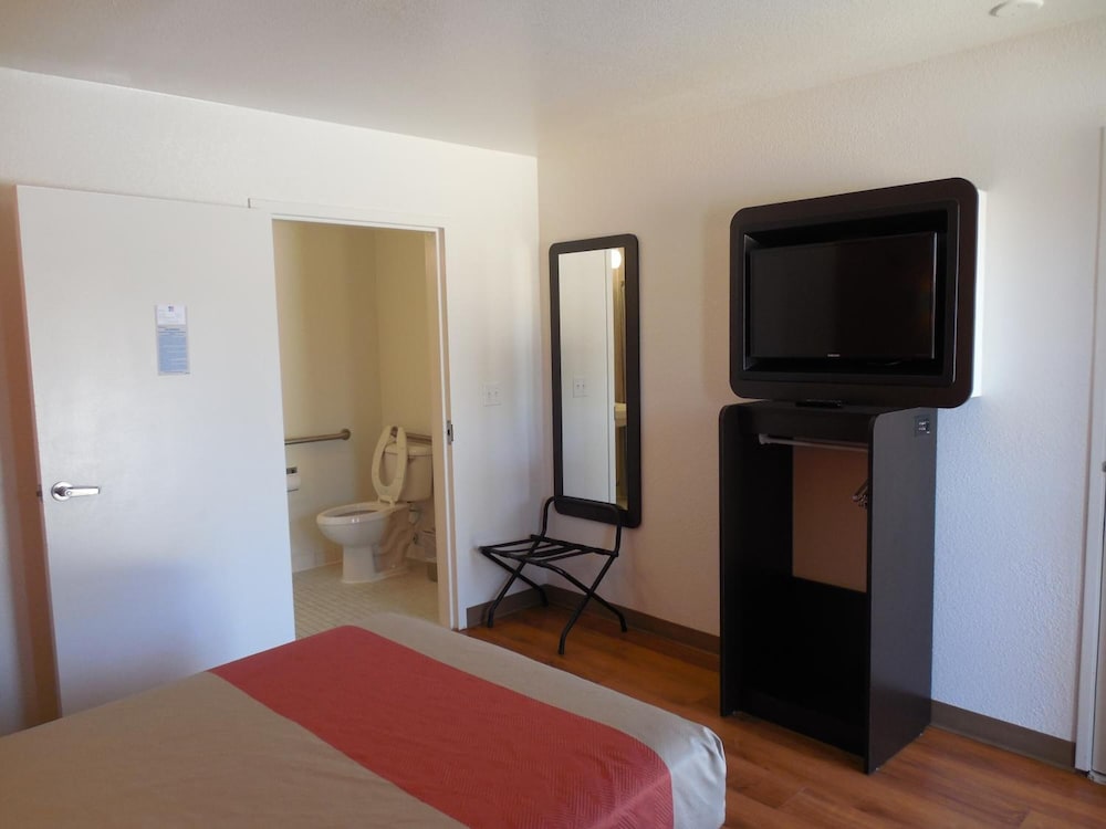 Motel6 Temecula, CA - Historic Old Town 22/62