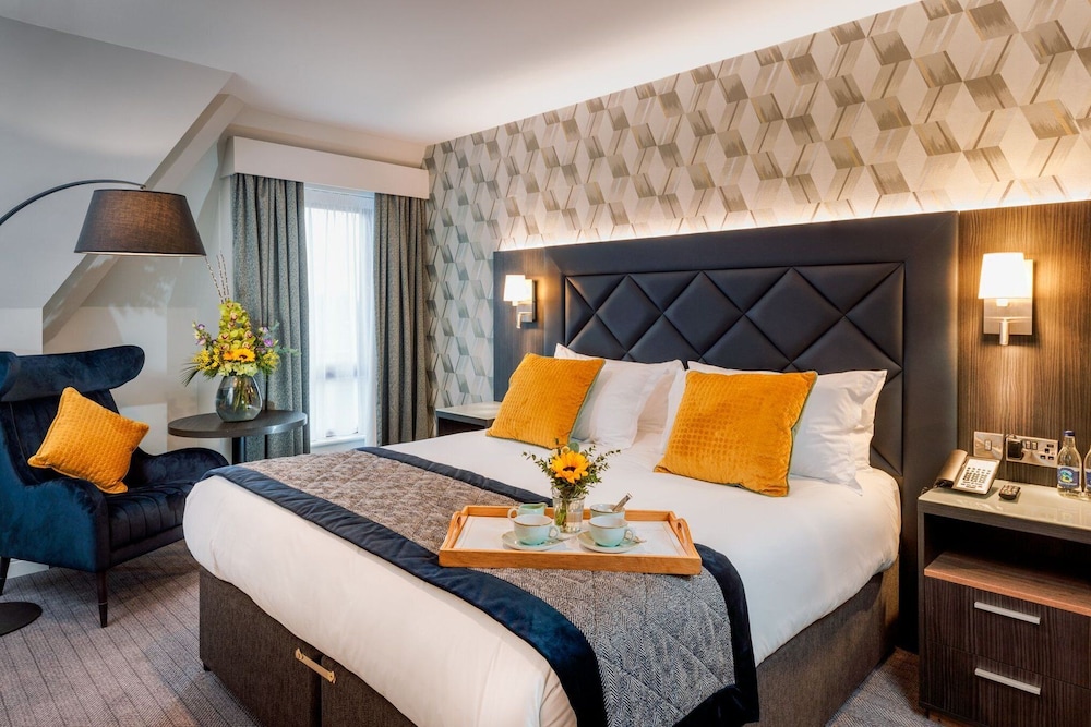 ROOM, DOUBLE BED