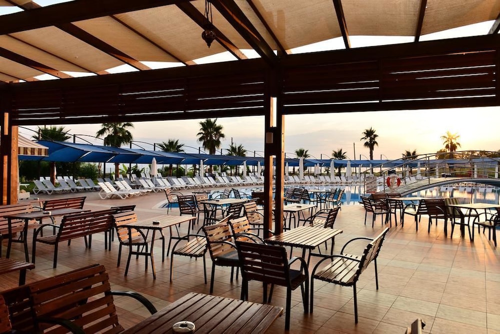 Cenger Beach Resort & Spa 35/50