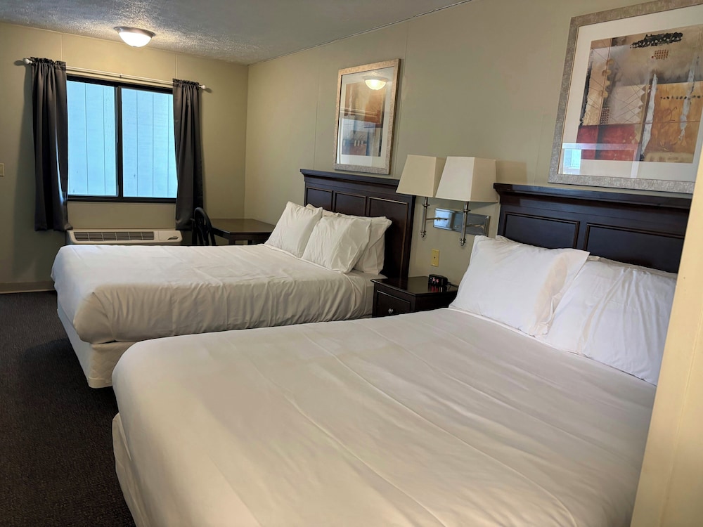 East, 2 Queen Beds
