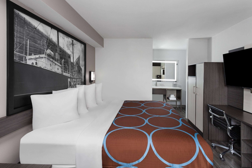 Super 8 by Wyndham Baltimore Northwest 12/40