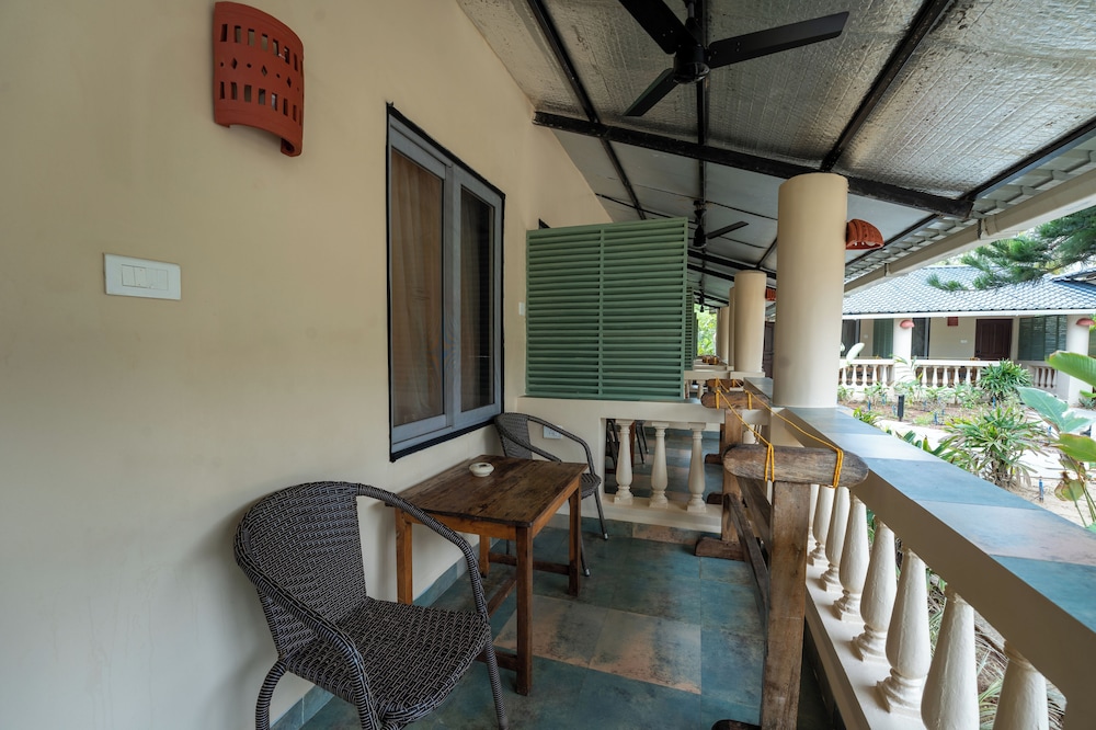 C'roque Beach Resort 30/50