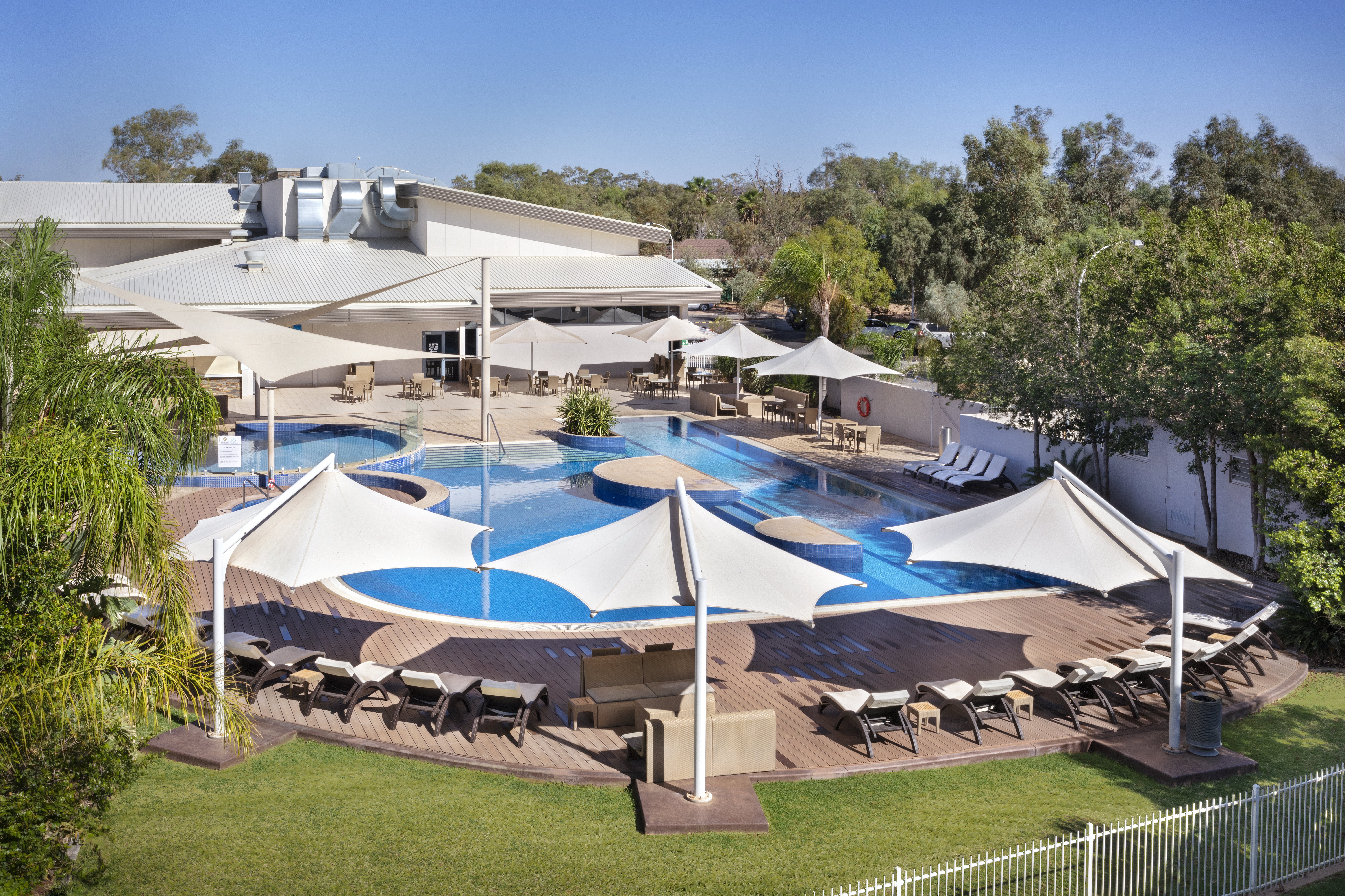 Crowne Plaza Alice Springs Lasseters 53/57