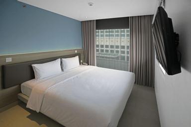 Smart, Queen Bed