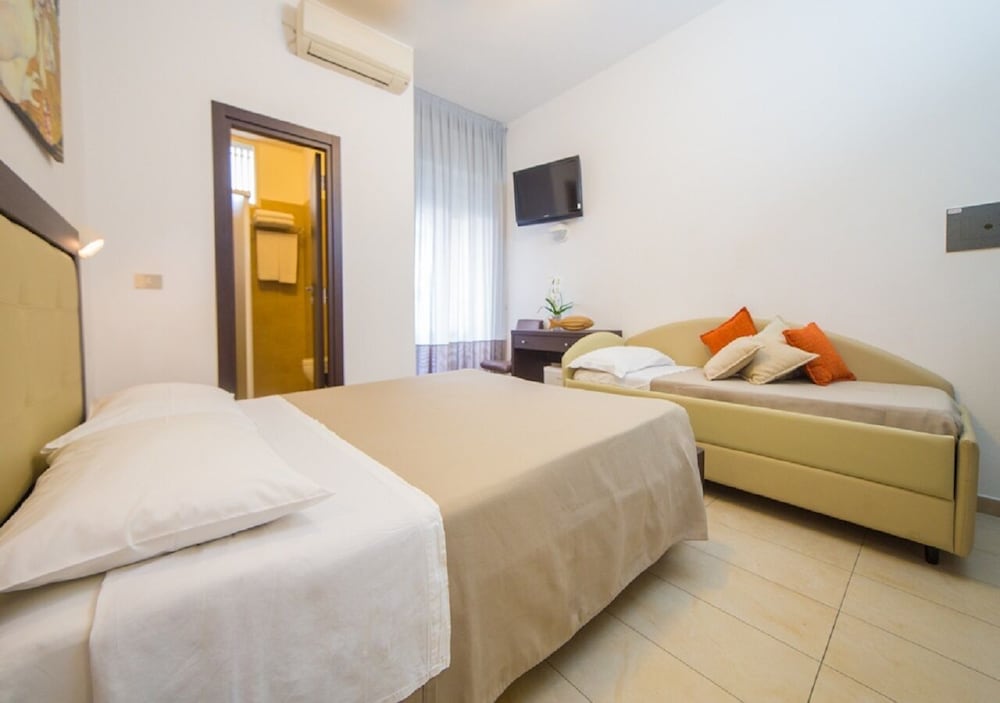 Mediterraneo Hotel and Suites 8/50