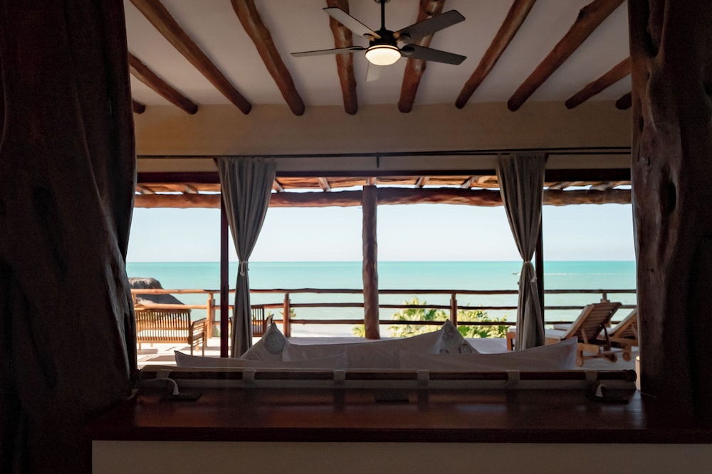 Beachfront Hotel Boutique DK 22/50