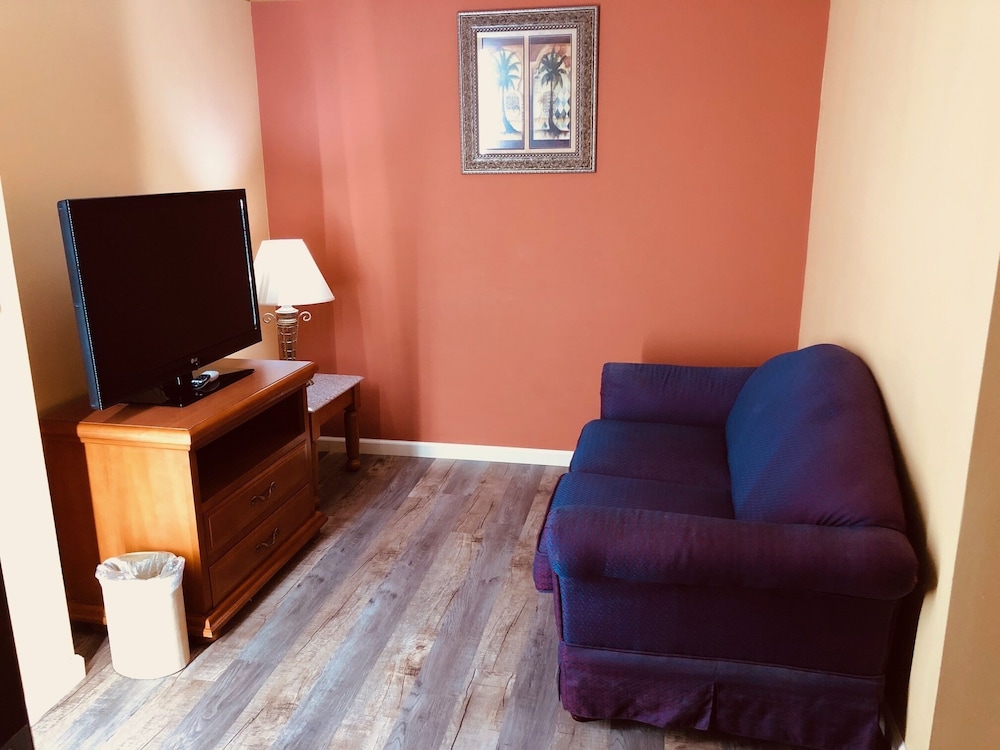 Mountain Inn and Suites Dunlap 12/22