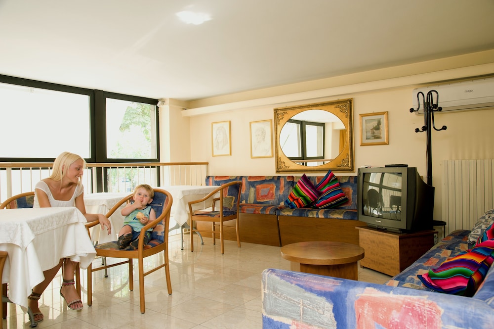 Ristorante Commercio Hotel 34/55