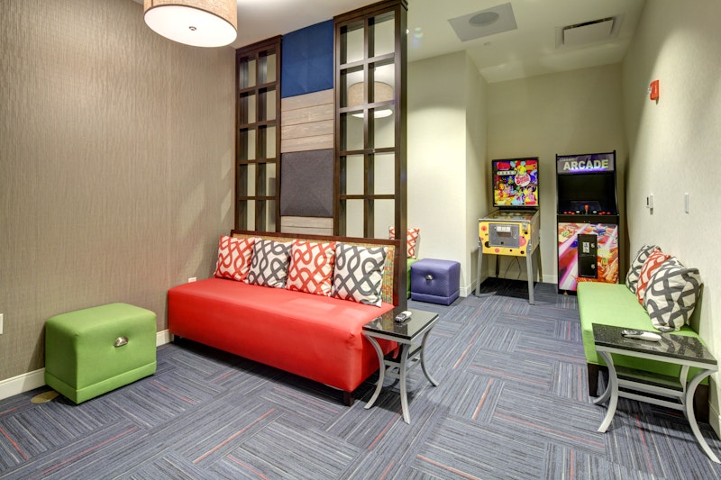 Hampton Inn And Suites Roanoke-Downtown 38/75