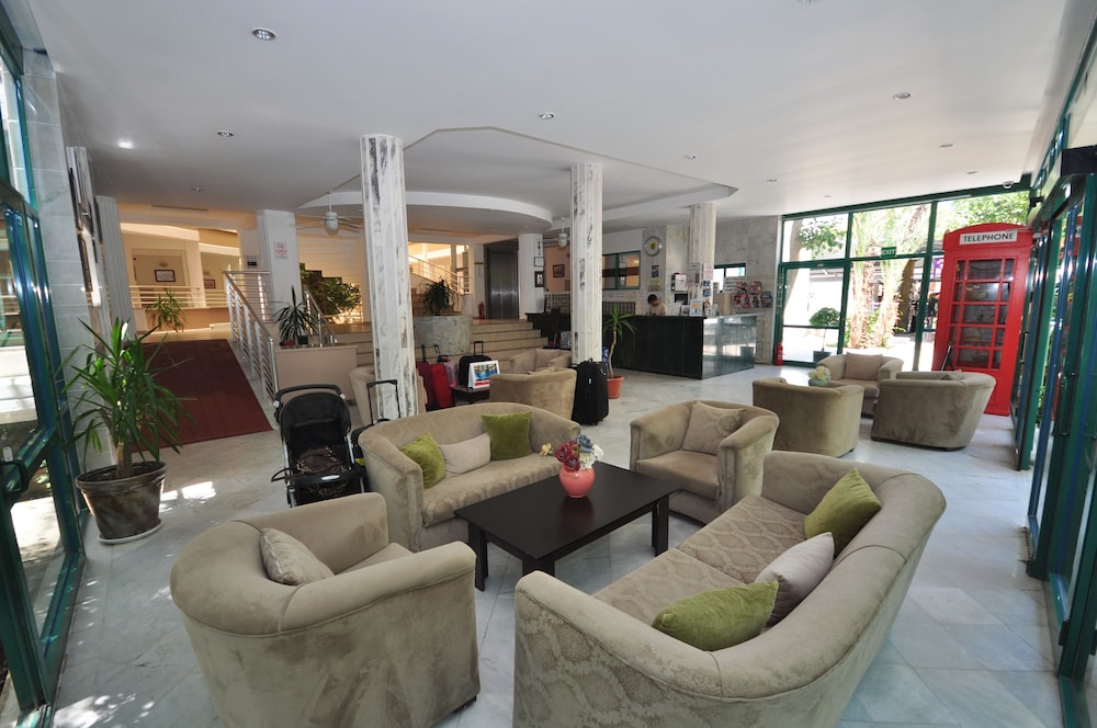 Club Atrium 25/49