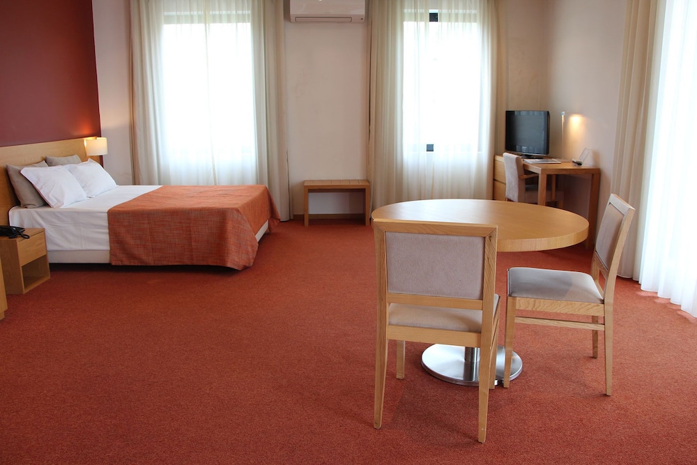 1 BEDROOM, APARTMENT