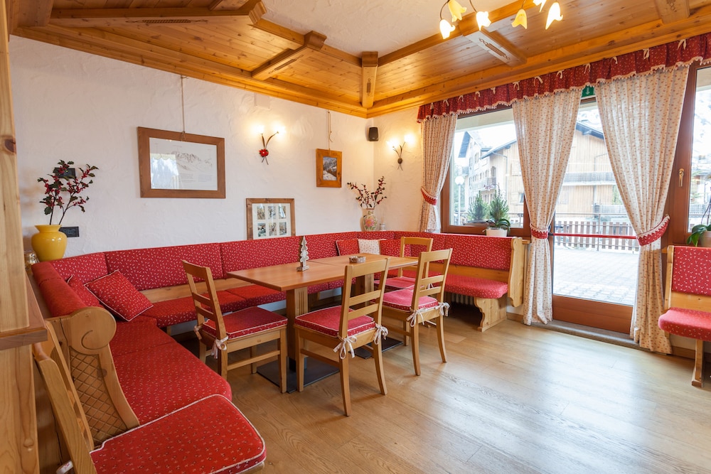 La Vallee Blanche Hotel 59/69