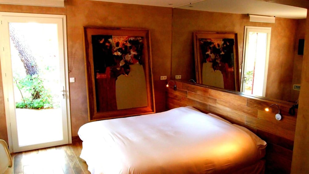 HOTEL DES PINS 5/21