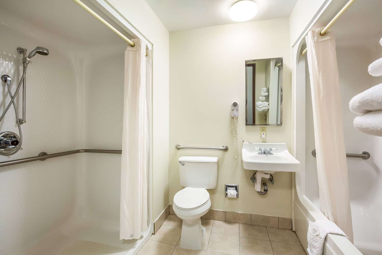 Econo Lodge Inn & Suites Fairview Heights - St. Louis 22/22