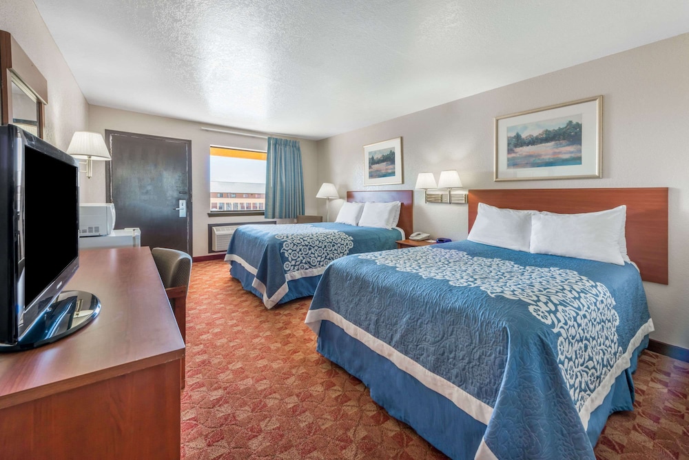 Days Inn by Wyndham Russell 8/18
