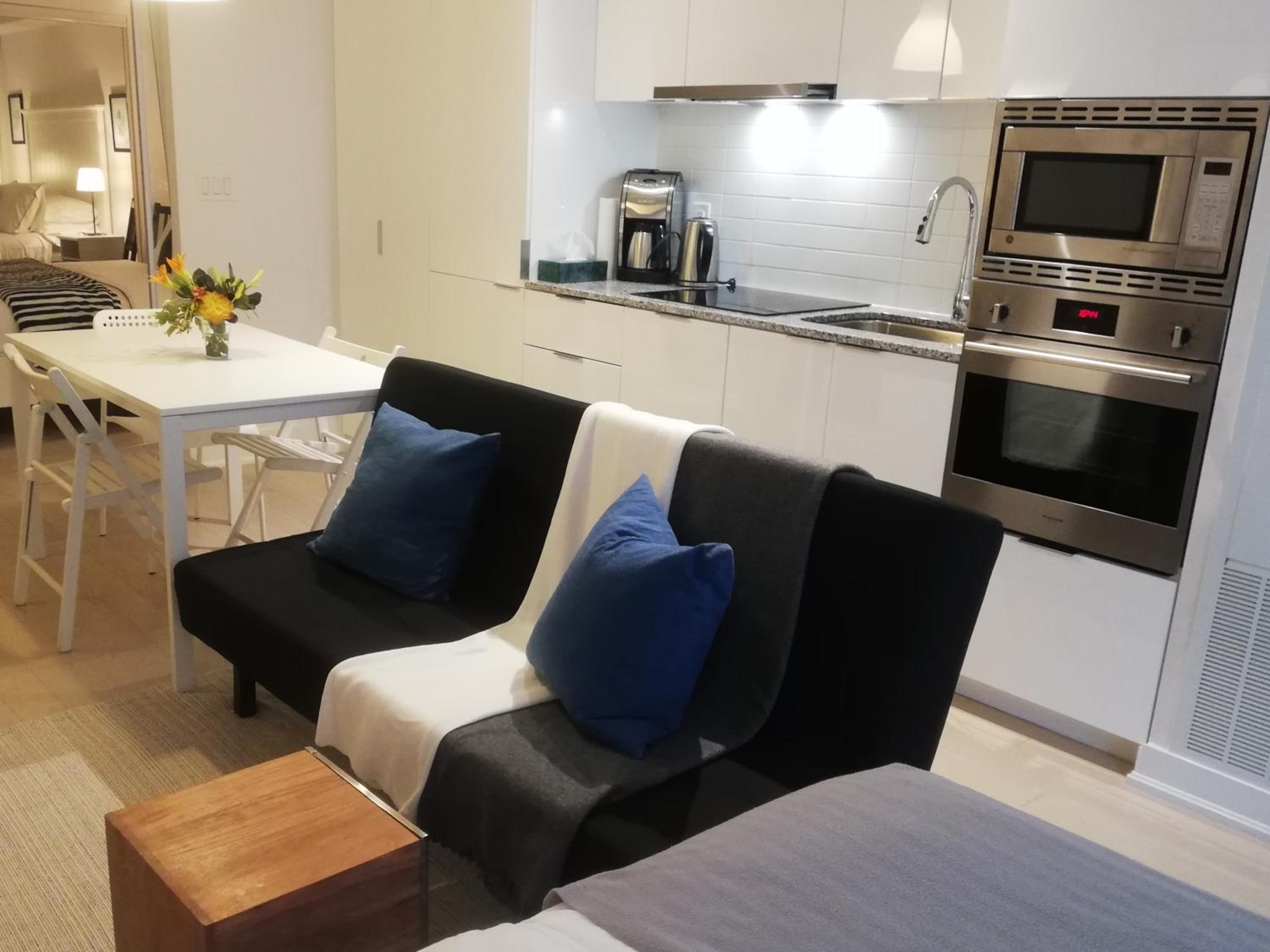 Stylish Downtown Toronto Residential Hotel 36/50