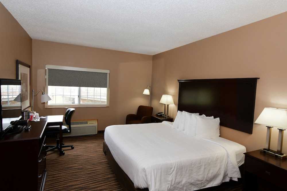 Boulders Inn Amp Suites Denison 14/28