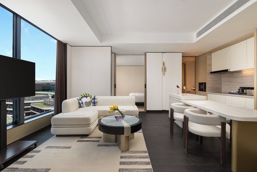 Charming, Suite, King Bed