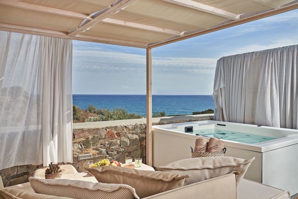 Volcano Luxury Suites Milos 24/50
