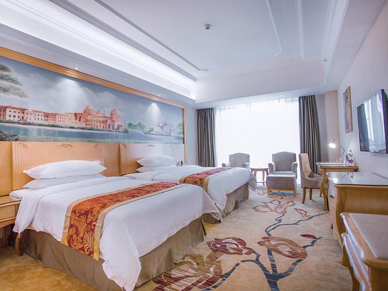 Vienna International Hotel (Hangzhou South Railway Station) 6/23