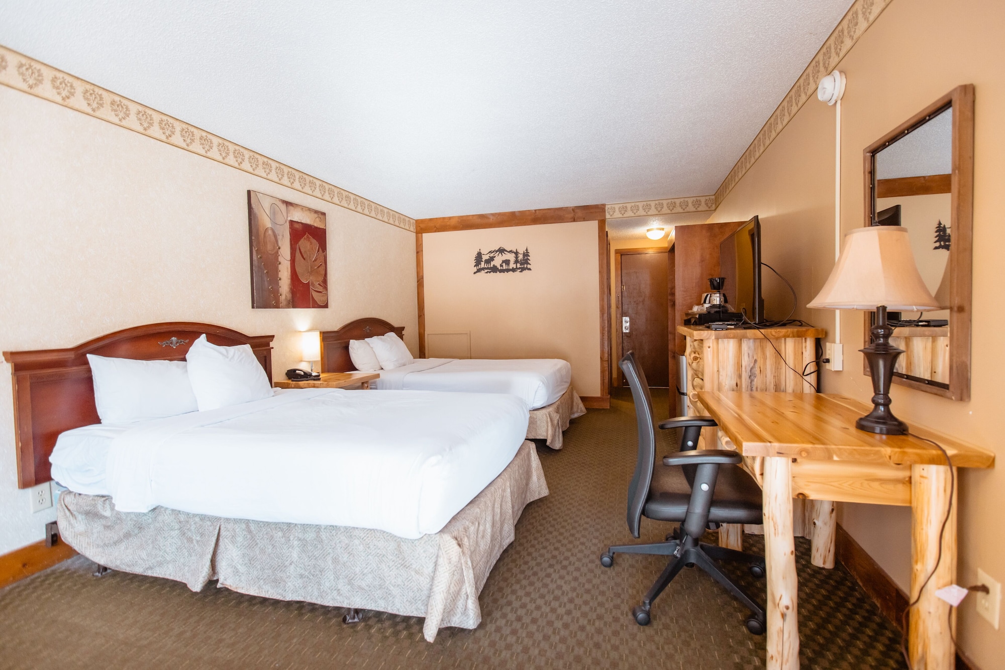 STANDARD, 2 QUEEN BEDS, CREEK SIDE