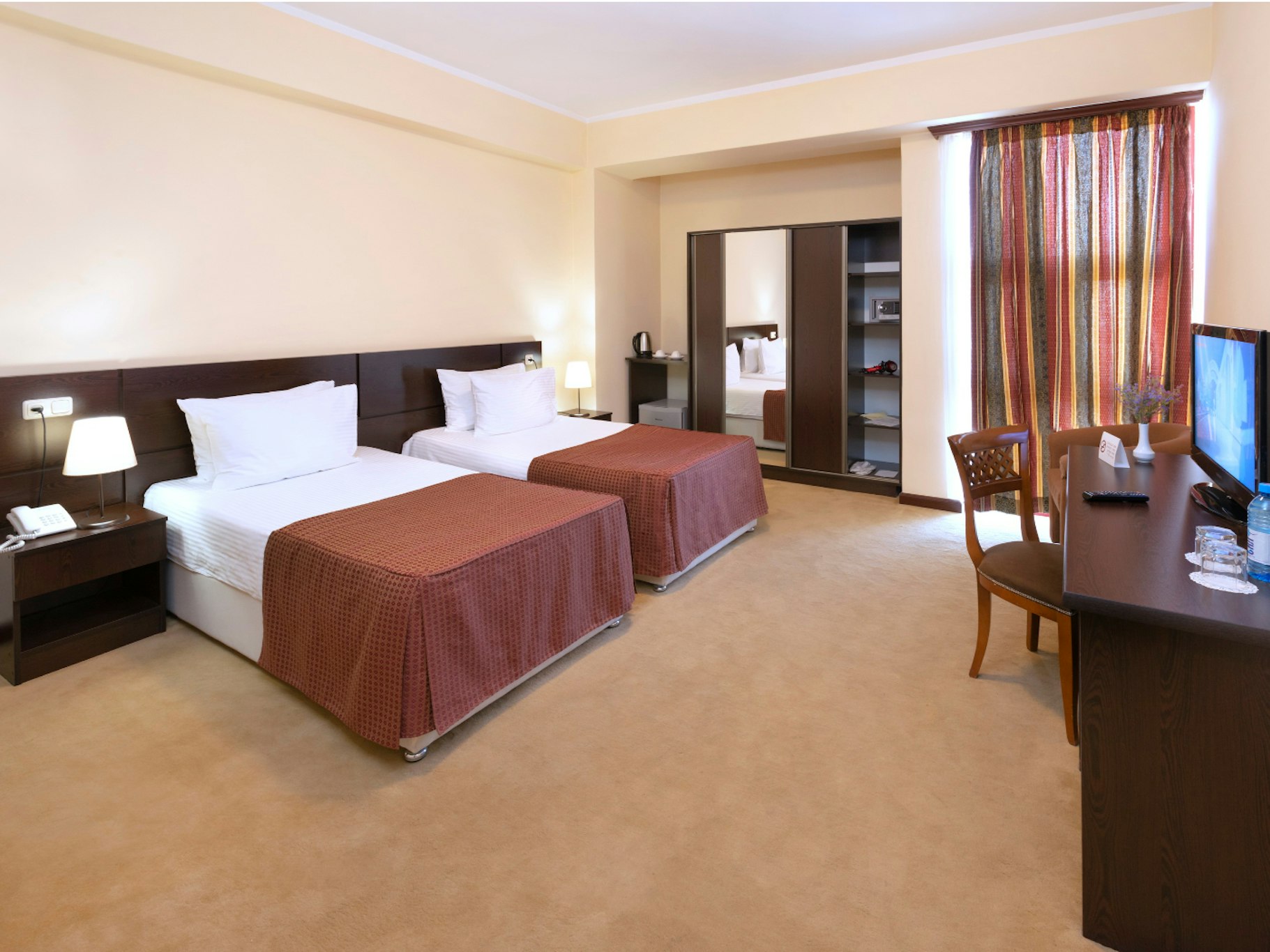 Ani Central Inn Ex Silachi 17/66