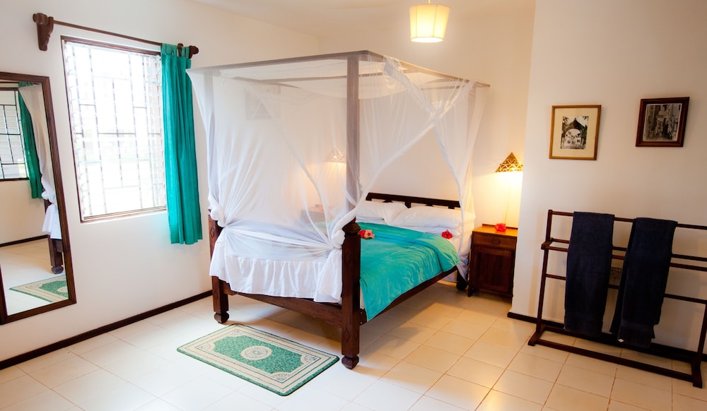 Flame Tree Cottages 24/59
