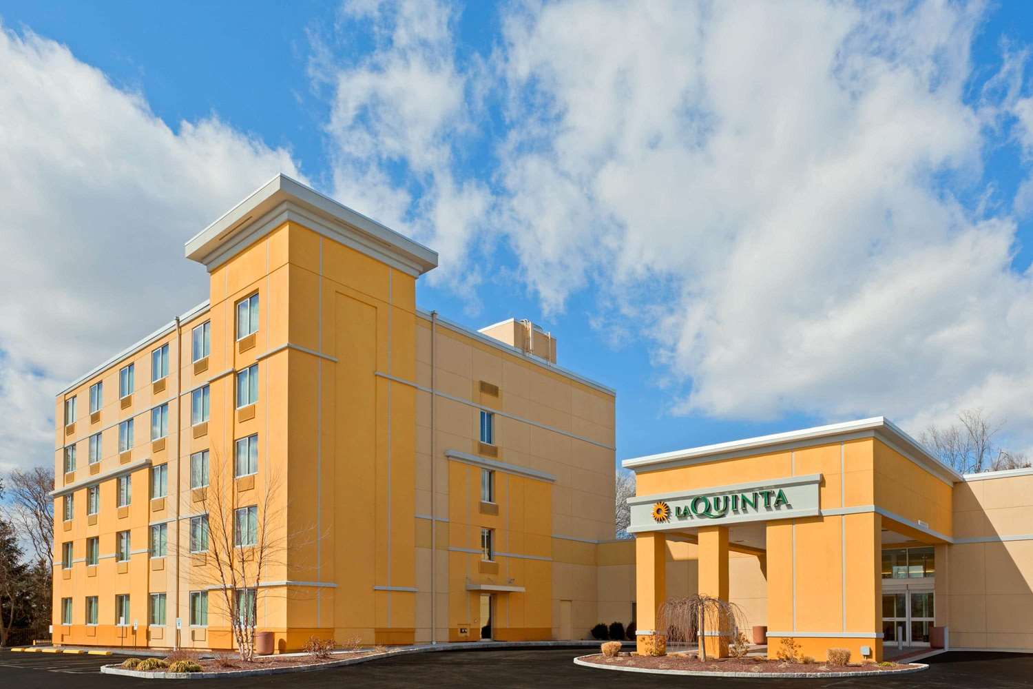 La Quinta Inn & Suites by Wyndham Danbury 2/58