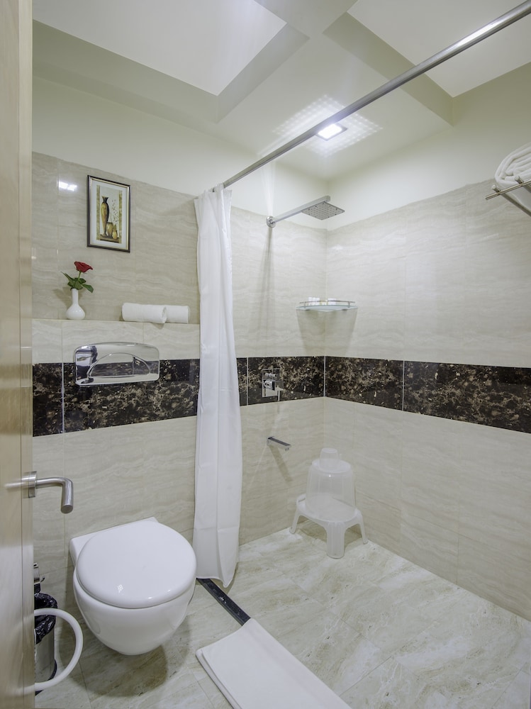 Hotel Yash Regency 48/49