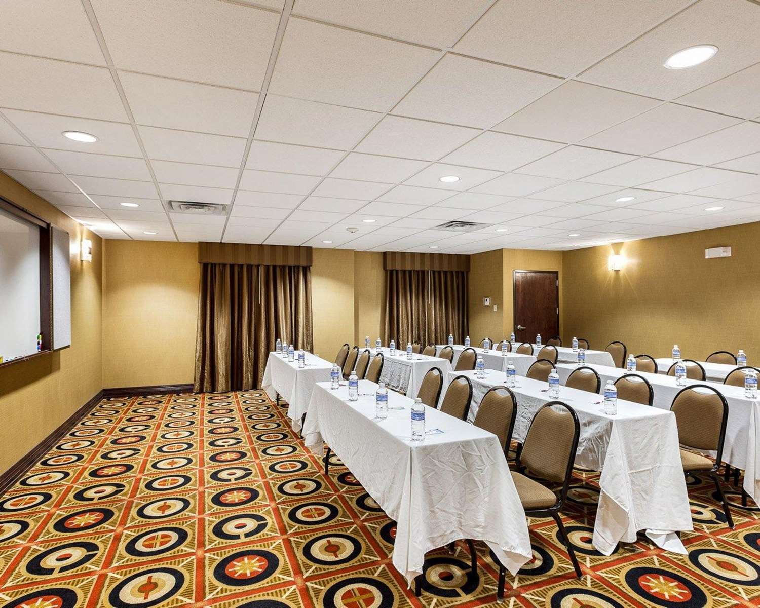 Comfort Suites Plano - Dallas North 20/24