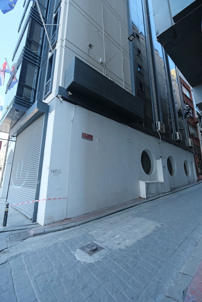 Pera Arya Hotel 64/71