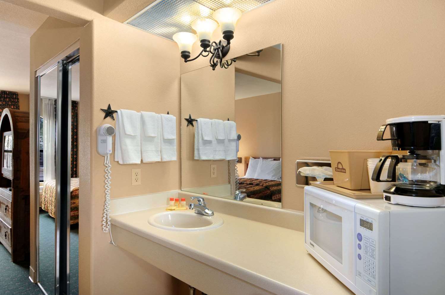 Days Inn Suites Llano 36/36