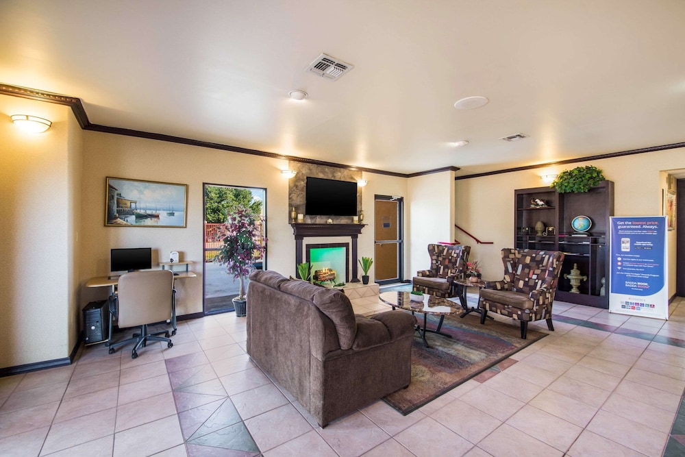 Quality Inn Bastrop, TX 30/42