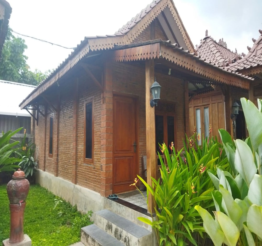 Omah Teras Bata Guesthouse by ZUZU 2/16