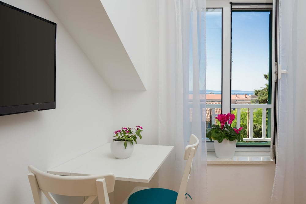 Split Center Suites 53/66