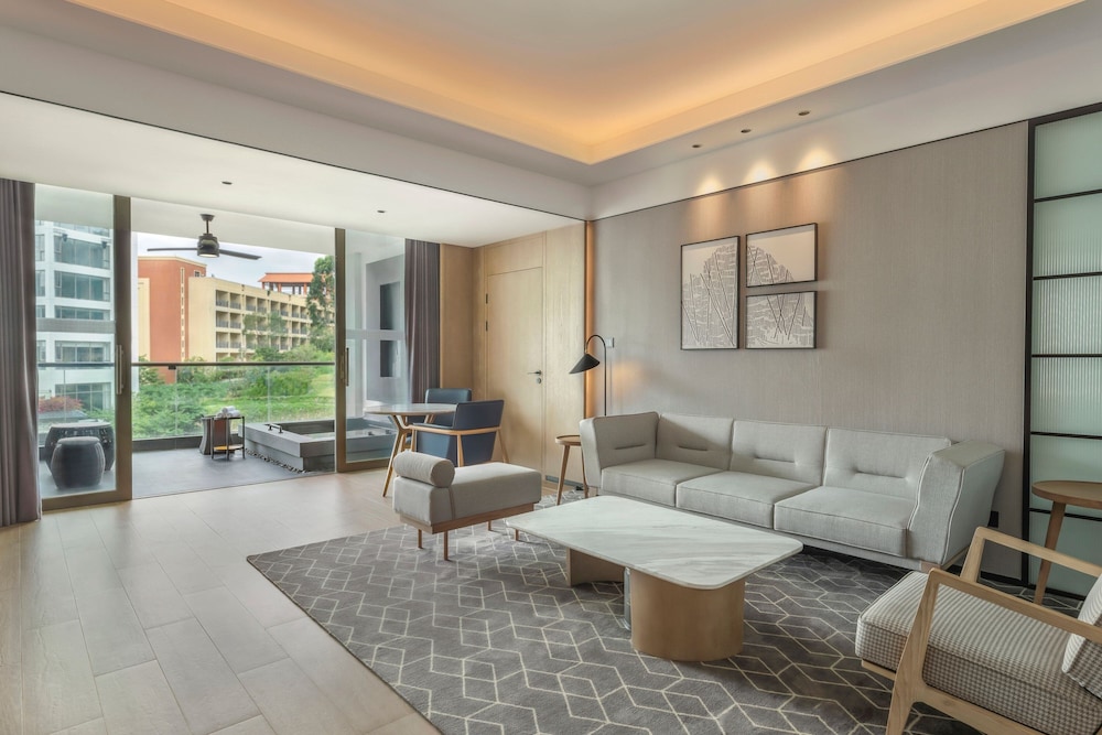 Sheraton Maoming Hot Spring Resort 18/30