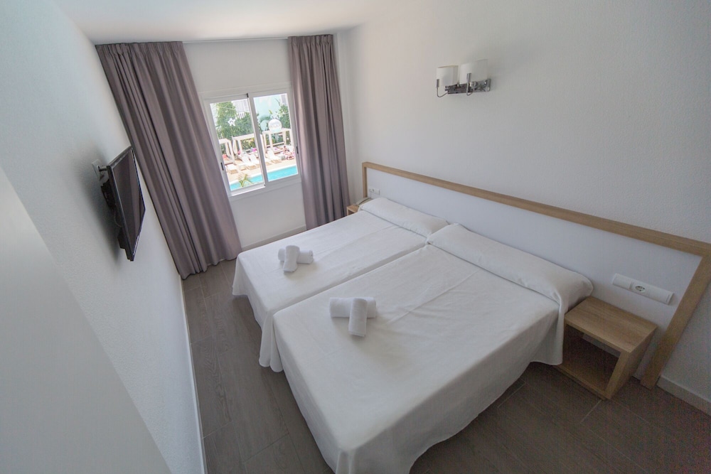 1 BEDROOM, APARTMENT, POOL VIEW, BALCONY