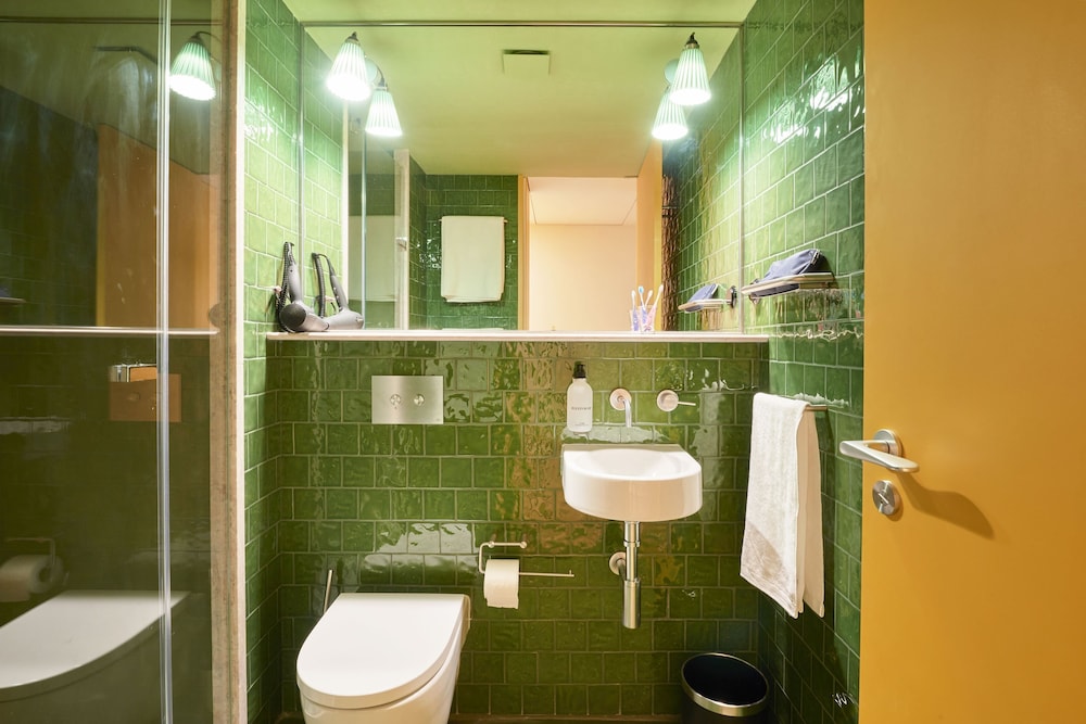Cais Urban Lodge 45/50