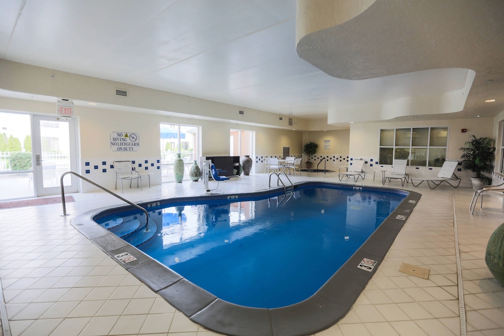 Comfort Inn & Suites Berea, KY 2/40